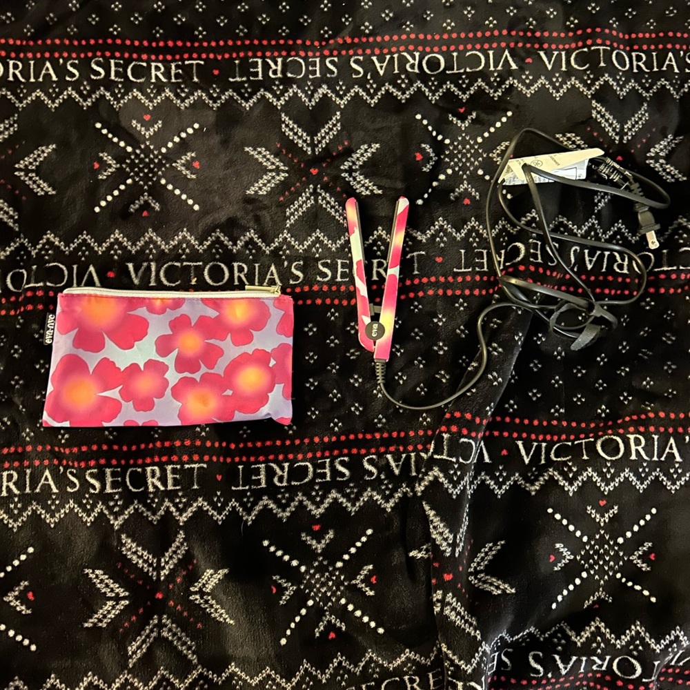 mini plug in straightener with matching bag